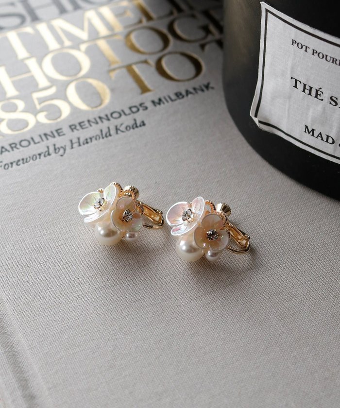 【ガール/GIRL】のフラワーモチーフパールピアスorイヤリング - 結婚式・二次会・成人式・同窓会・謝恩会・お呼ばれ対応アクセサリー インテリア・キッズ・メンズ・レディースファッション・服の通販 founy(ファニー) https://founy.com/ ファッション Fashion レディースファッション Fashion for Women ジュエリー Jewelry ファッションリング Fashion Rings イヤリング・フープ・ドロップタイプ Hoop, Drop & Clip Earrings 新作・新入荷 New Arrivals / New In アクセサリー Fashion Accessories イヤリング Earrings プチプライス・低価格 Affordable / Budget Price 二次会 After Party 結婚式 Wedding |ID: prp329100004583695 ipo3291000000036171653