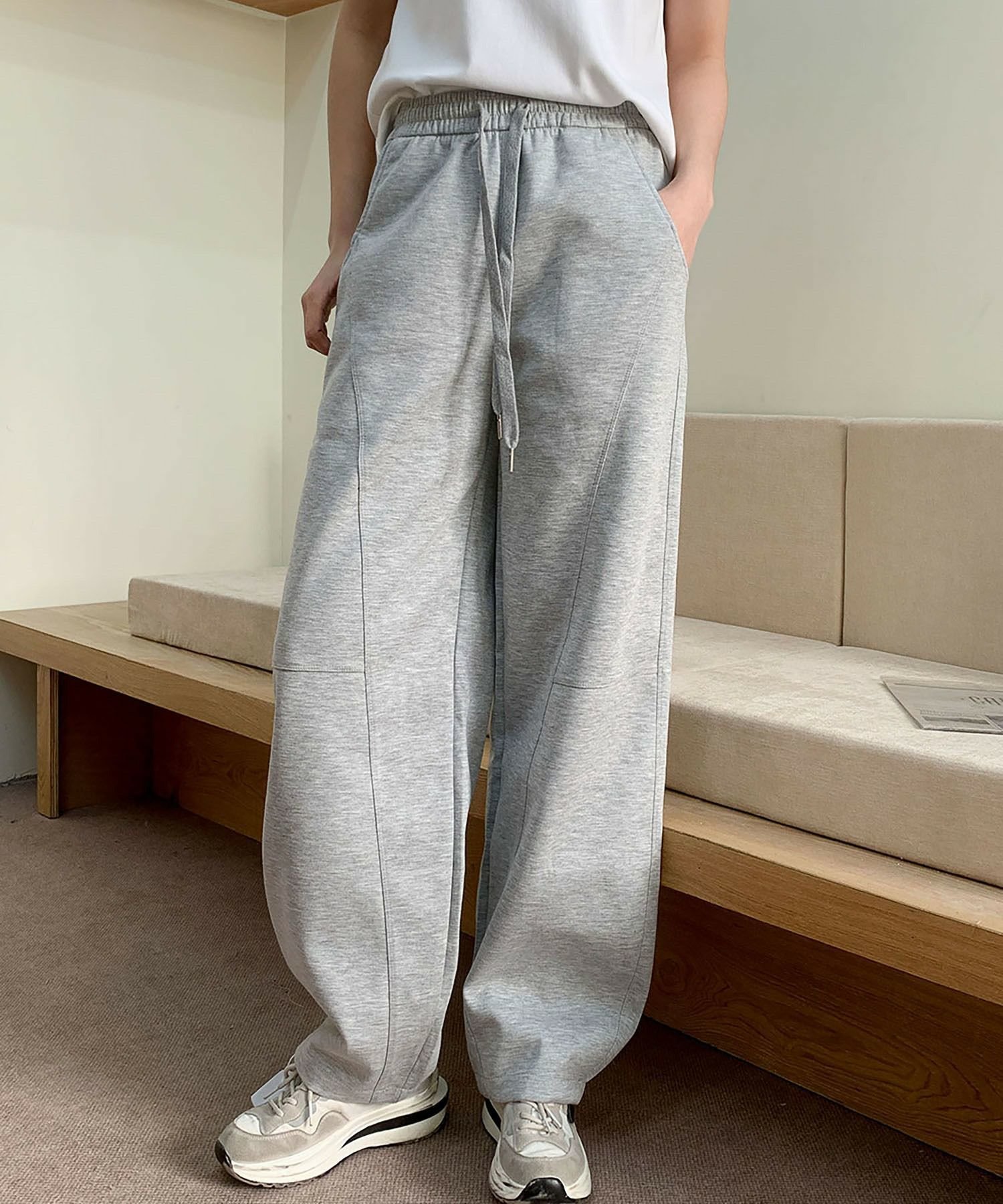 【ロワ/LOWO】の【2025SS】カーブラインワイドスウェットパンツ 人気、トレンドファッション・服の通販 founy(ファニー) 　ファッション　Fashion　レディースファッション　Fashion for Women　パンツ　Pants & Trousers　新作・新入荷　New Arrivals / New In　2025年　2025　2025春夏・S/S　Spring/Summer 2025 SS25　スタイリッシュ　Stylish, Fashionable　トレンド　Trend, Trending Now　フィット　Fit, Slim Fit　プチプライス・低価格　Affordable / Budget Price　リラックス　Relax, Relaxed Fit　 other-1|ID: prp329100004587808 ipo3291000000032539120