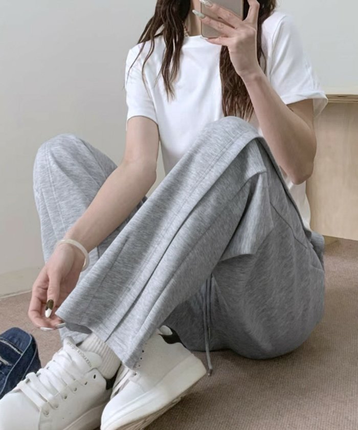 【ロワ/LOWO】の【2025SS】ワイドシルエットスウェットパンツ インテリア・キッズ・メンズ・レディースファッション・服の通販 founy(ファニー) https://founy.com/ ファッション Fashion レディースファッション Fashion for Women パンツ Pants & Trousers 新作・新入荷 New Arrivals / New In 2025年 2025 2025春夏・S/S Spring/Summer 2025 SS25 スウェット / スエット Sweatshirt, Sweatwear スリム Slim, Slim Fit フィット Fit, Slim Fit プチプライス・低価格 Affordable / Budget Price リラックス Relax, Relaxed Fit ワイド Wide, Wide Fit |ID: prp329100004591519 ipo3291000000032589620