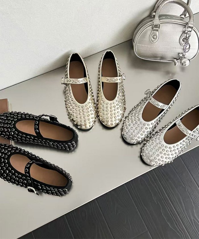 【ロワ/LOWO】のストラップ付きビジュースタッズフラットローヒールパンプス インテリア・キッズ・メンズ・レディースファッション・服の通販 founy(ファニー) https://founy.com/ ファッション Fashion レディースファッション Fashion for Women 新作・新入荷 New Arrivals / New In プチプライス・低価格 Affordable / Budget Price ラップ Wrap, Wrap Design |ID: prp329100004700701 ipo3291000000033940418
