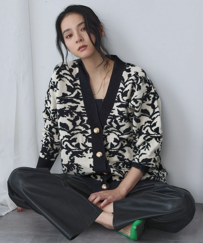 【エルフランク/ELFRANK】の【2025AW】リーフ柄アイビージャガードニットカーディガン インテリア・キッズ・メンズ・レディースファッション・服の通販 founy(ファニー) https://founy.com/ ファッション Fashion レディースファッション Fashion for Women トップス・カットソー Cut & Sew Tops ニット Knit Tops & Sweaters カーディガン・羽織り Layered Style Cardigans 新作・新入荷 New Arrivals / New In 2025年 2025 2025-2026秋冬・A/W Autumn/Winter 2025–26 AW25–26 プチプライス・低価格 Affordable / Budget Price リーフ Leaf, Botanical Leaf |ID: prp329100004715791 ipo3291000000034071182