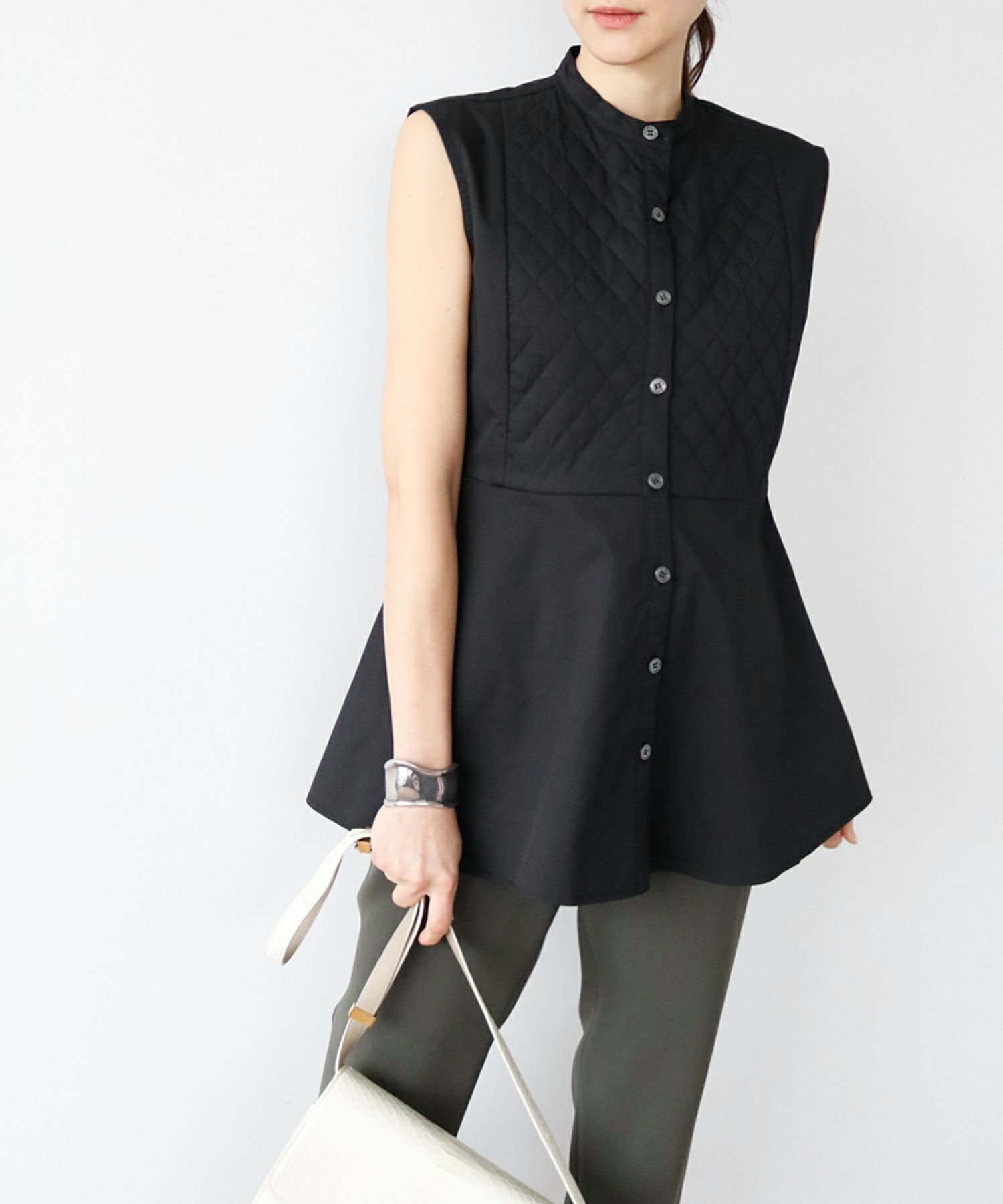 【エルフランク/ELFRANK】のキルティング切替ペプラムノースリーブブラウス 人気、トレンドファッション・服の通販 founy(ファニー) ファッション Fashion レディースファッション Fashion for Women トップス・カットソー Cut & Sew Tops キャミソール&ノースリーブ Camisoles & Sleeveless Tops シャツ・ブラウス・オフィスカジュアル Elegant Blouses & Button-Ups 新作・新入荷 New Arrivals / New In キルティング Quilted, Quilting クール Cool, Chic スキニー Skinny, Slim Fit スタンド Stand Collar, Upright Stand ストレート Straight, Straight Cut ノースリーブ Sleeveless, No-Sleeve フレア Flare, Flared プチプライス・低価格 Affordable / Budget Price ペプラム Peplum, Flared Hem マニッシュ Mannish, Boyish 切替 Switching, Contrast Panel 夏 Summer 春 Spring other-1|ID: prp329100004763140 ipo3291000000034475397