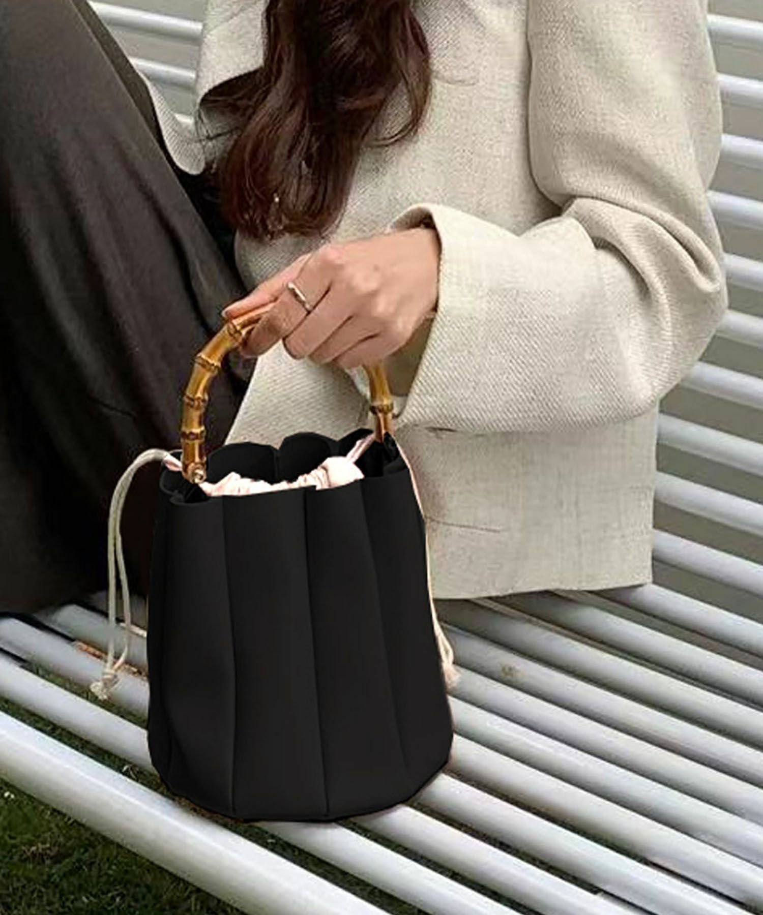 【ロワ/LOWO】のソフトフェイクレザーバケツ型ハンドバッグ 人気、トレンドファッション・服の通販 founy(ファニー) 　ファッション　Fashion　レディースファッション　Fashion for Women　バッグ　Bags　新作・新入荷　New Arrivals / New In　プチプライス・低価格　Affordable / Budget Price　 other-1|ID: prp329100004769448 ipo3291000000034545956