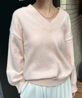 【アンピルーラ/Ampirula】 【2025AW】Vネックオーバーサイズニットプルオーバー人気、トレンドファッション・服の通販 founy(ファニー) ファッション Fashion レディースファッション Fashion for Women トップス・カットソー Cut & Sew Tops ニット Knit Tops & Sweaters カジュアルプルオーバー・ニットトップス Pullovers & Knit Tops / Casual Pullovers Vネックトップス V-Neck Tops / V-Cut Neckline Shirts 新作・新入荷 New Arrivals / New In 2025年 2025 2025-2026秋冬・A/W Autumn/Winter 2025–26 AW25–26 プチプライス・低価格 Affordable / Budget Price |ID:prp329100004816294