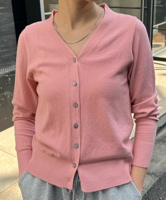 【アンピルーラ/Ampirula】のVネックカラーニットカーディガン インテリア・キッズ・メンズ・レディースファッション・服の通販 founy(ファニー) https://founy.com/ ファッション Fashion レディースファッション Fashion for Women トップス・カットソー Cut & Sew Tops ニット Knit Tops & Sweaters カーディガン・羽織り Layered Style Cardigans Vネックトップス V-Neck Tops / V-Cut Neckline Shirts 新作・新入荷 New Arrivals / New In プチプライス・低価格 Affordable / Budget Price |ID: prp329100004859870 ipo3291000000036253146