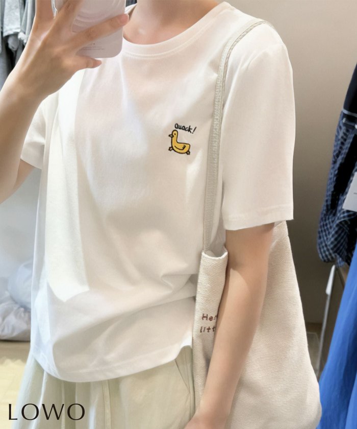 【ロワ/LOWO】のワンポイントプリントTシャツカットソー インテリア・キッズ・メンズ・レディースファッション・服の通販 founy(ファウニー) https://founy.com/ ファッション Fashion レディースファッション Fashion for Women トップス・カットソー Cut & Sew Tops シャツ・ブラウス・オフィスカジュアル Elegant Blouses & Button-Ups ロングTシャツ・Tシャツ Longline T-Shirts & Tees カットソー・ベーシックTシャツ Cut-and-Sewn Tops / Stretch Tees & Basics 新作・新入荷 New Arrivals / New In カットソー Cut and Sewn Top プチプライス・低価格 Affordable / Budget Price プリント Print, Printed Pattern ワンポイント One Point, Statement Accent |ID: prp329100004966286 ipo3291000000037255947