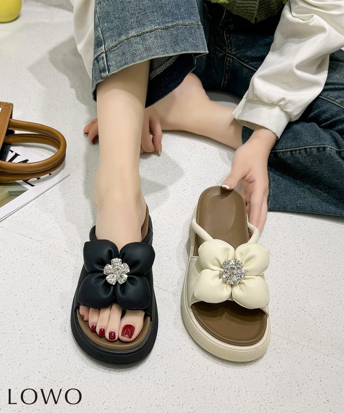 【ロワ/LOWO】のビジュー×ビッグフラワーモチーフサンダル インテリア・キッズ・メンズ・レディースファッション・服の通販 founy(ファウニー) https://founy.com/ ファッション Fashion レディースファッション Fashion for Women 新作・新入荷 New Arrivals / New In ビジュー Bijou, Jewel-like Accent プチプライス・低価格 Affordable / Budget Price |ID: prp329100004966647 ipo3291000000037256884