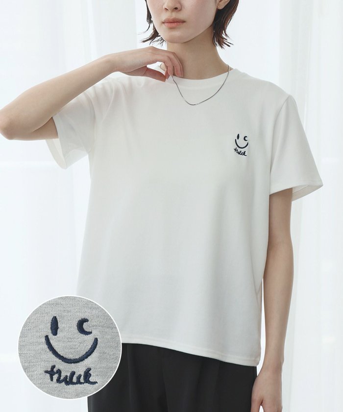 【ロワ/LOWO】のワンポイントスマイリー刺繍Tシャツカットソー インテリア・キッズ・メンズ・レディースファッション・服の通販 founy(ファウニー) https://founy.com/ ファッション Fashion レディースファッション Fashion for Women トップス・カットソー Cut & Sew Tops シャツ・ブラウス・オフィスカジュアル Elegant Blouses & Button-Ups ロングTシャツ・Tシャツ Longline T-Shirts & Tees カットソー・ベーシックTシャツ Cut-and-Sewn Tops / Stretch Tees & Basics 新作・新入荷 New Arrivals / New In カットソー Cut and Sewn Top プチプライス・低価格 Affordable / Budget Price |ID: prp329100004966732 ipo3291000000037257087