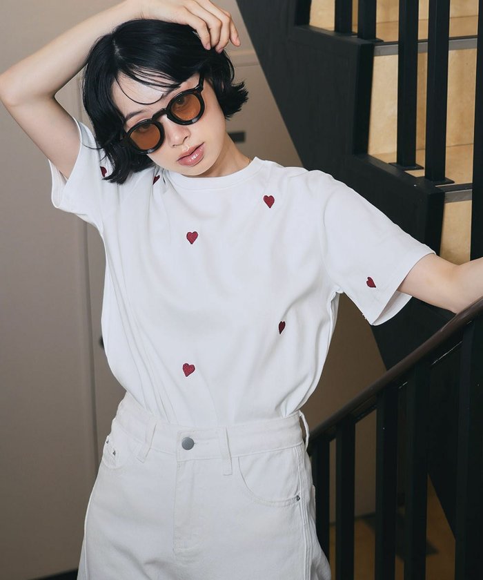 【アンピルーラ/Ampirula】のハート刺繍Tシャツ インテリア・キッズ・メンズ・レディースファッション・服の通販 founy(ファウニー) https://founy.com/ ファッション Fashion レディースファッション Fashion for Women トップス・カットソー Cut & Sew Tops シャツ・ブラウス・オフィスカジュアル Elegant Blouses & Button-Ups ロングTシャツ・Tシャツ Longline T-Shirts & Tees 新作・新入荷 New Arrivals / New In プチプライス・低価格 Affordable / Budget Price |ID: prp329100004966968 ipo3291000000037257651