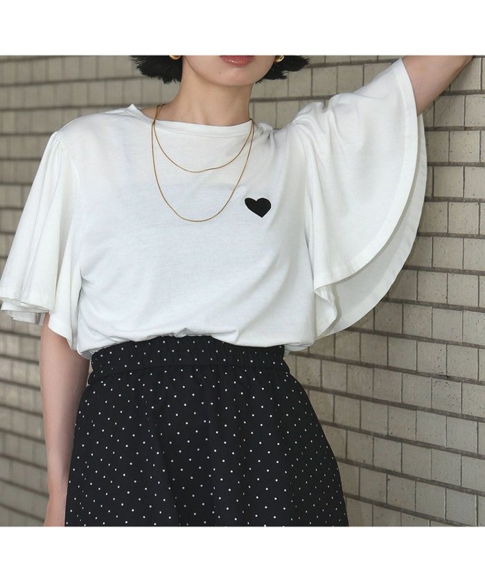【アンピルーラ/Ampirula】の洗えるワンポイントハート刺繍フレアスリーブTシャツ インテリア・キッズ・メンズ・レディースファッション・服の通販 founy(ファウニー) https://founy.com/ ファッション Fashion レディースファッション Fashion for Women トップス・カットソー Cut & Sew Tops シャツ・ブラウス・オフィスカジュアル Elegant Blouses & Button-Ups ロングTシャツ・Tシャツ Longline T-Shirts & Tees 新作・新入荷 New Arrivals / New In スリーブ Sleeve, Long Sleeve / Short Sleeve フレア Flare, Flared プチプライス・低価格 Affordable / Budget Price ワンポイント One Point, Statement Accent 洗える Machine Washable |ID: prp329100004966978 ipo3291000000037257672