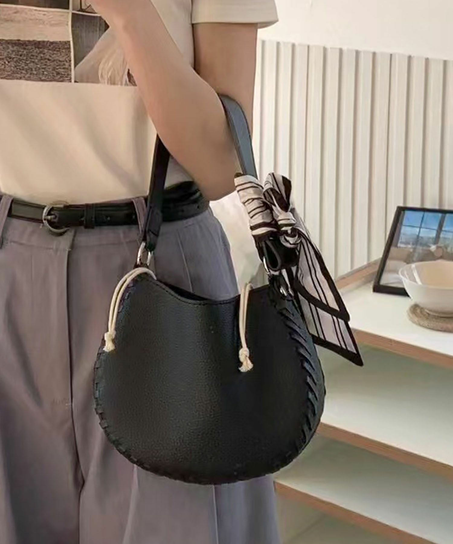 【ロワ/LOWO】のラウンドハンドバッグ 大人の最旬トレンドファッション＆コーディネート founy(ファウニー) 　ファッション　Fashion　レディースファッション　Fashion for Women　バッグ　Bags　新作・新入荷　New Arrivals / New In　プチプライス・低価格　Affordable / Budget Price　ラウンド　Round, Round Neck　 other-1|ID: prp329100004967207 ipo3291000000037258377