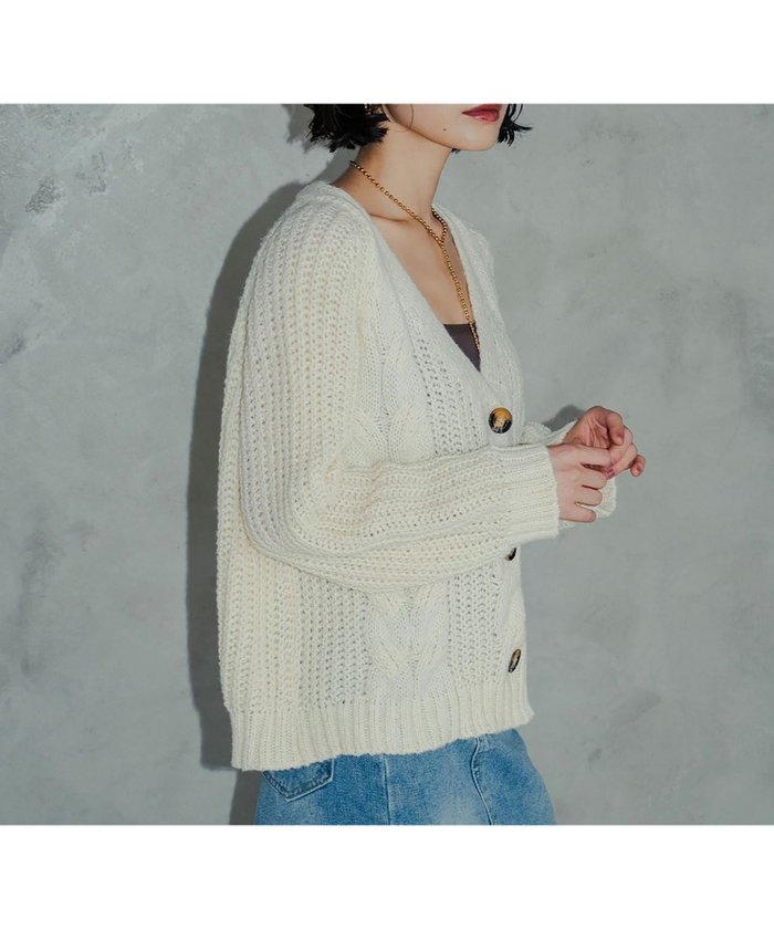 【アンピルーラ/Ampirula】のVネックケーブルカーディガン インテリア・キッズ・メンズ・レディースファッション・服の通販 founy(ファウニー) https://founy.com/ ファッション Fashion レディースファッション Fashion for Women トップス・カットソー Cut & Sew Tops カーディガン・羽織り Layered Style Cardigans Vネックトップス V-Neck Tops / V-Cut Neckline Shirts 新作・新入荷 New Arrivals / New In プチプライス・低価格 Affordable / Budget Price |ID: prp329100004967501 ipo3291000000037259753